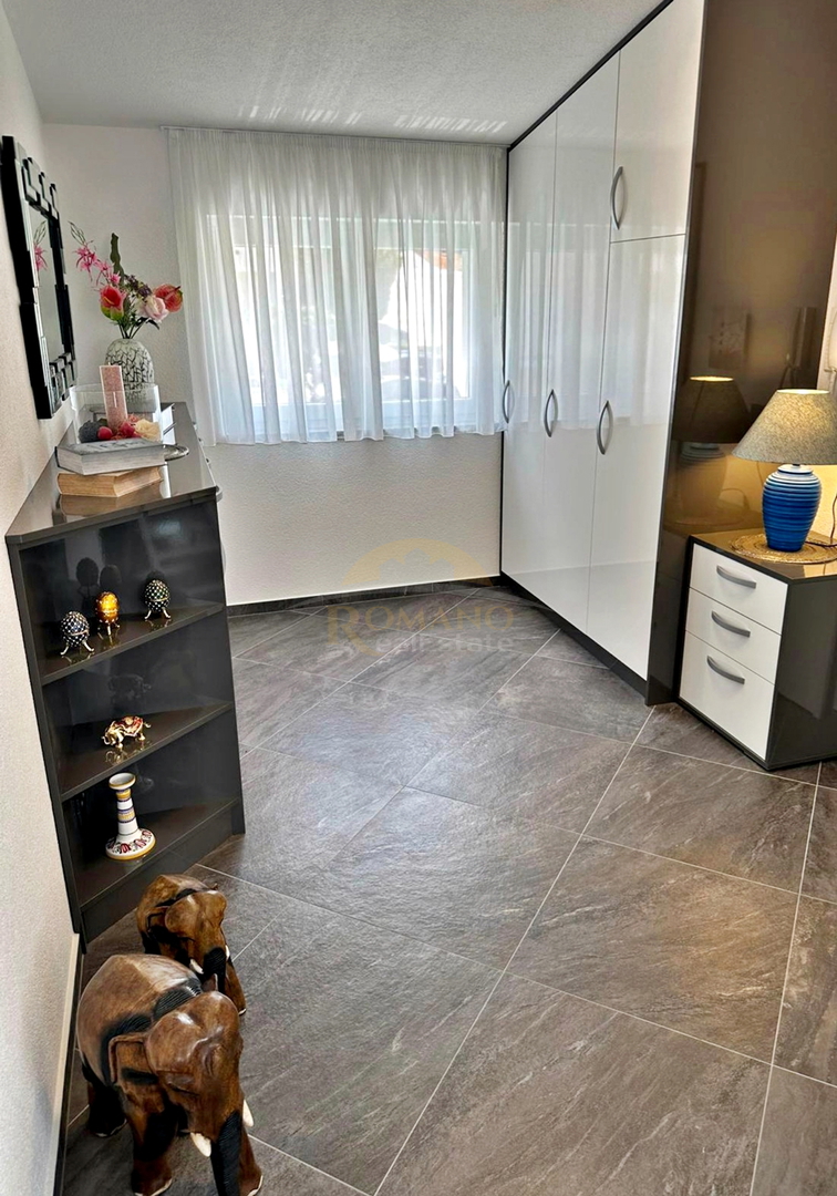 Vrhunsko urejena hiša na Čiovu/Okrug Gornji s prekrasnim odprtim razgledom